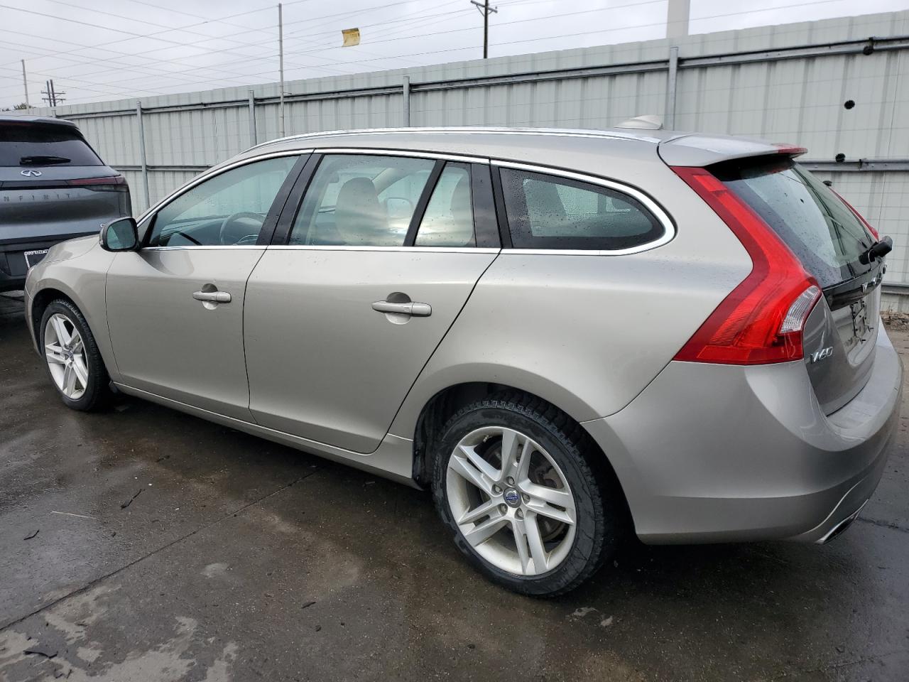 Obraz 2 z 2015 VOLVO V60 PREMIER 2015 z VIN YV140MEB8F1194809