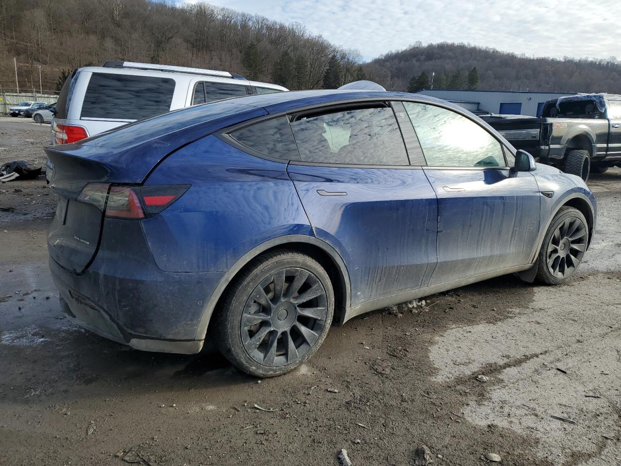 Изображение 3 2021 TESLA MODEL Y  2021 с VIN 5YJYGDEE0MF242109