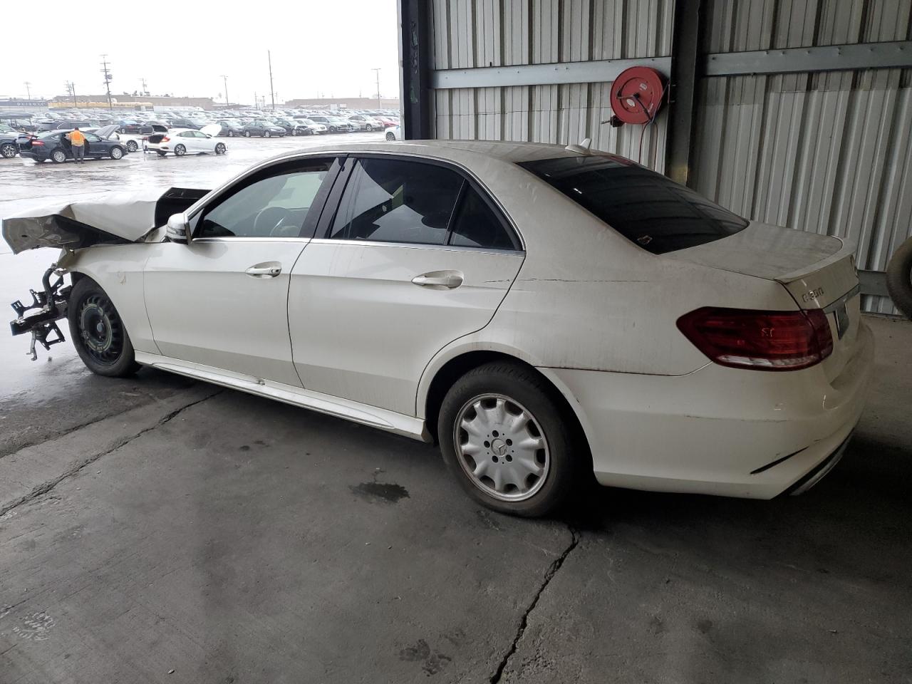 Obraz 2 z 2014 MERCEDES-BENZ E 350 2014 z VIN WDDHF5KBXEA810367