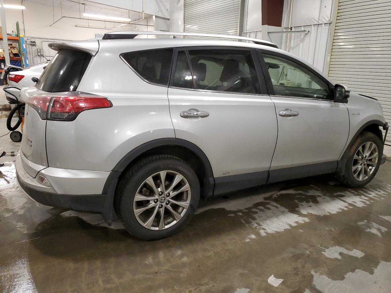 Изображение 3 2016 TOYOTA RAV4 HV LIMITED 2016 с VIN JTMDJREV4GD048241