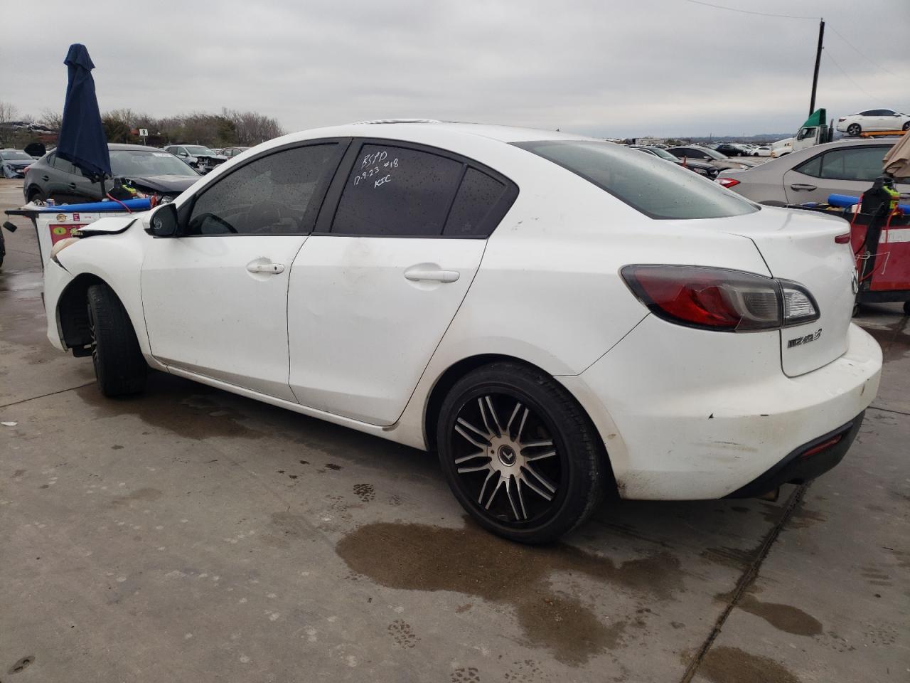 Image 2 of 2011 MAZDA 3 I 2011 with VIN JM1BL1UF9B1451493