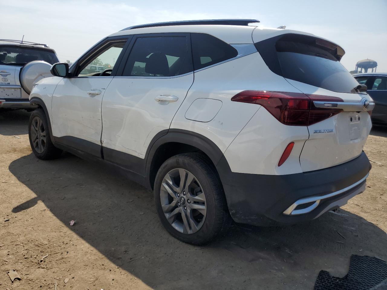 Image 2 of 2021 KIA SELTOS S 2021 with VIN KNDEU2AA8M7228645