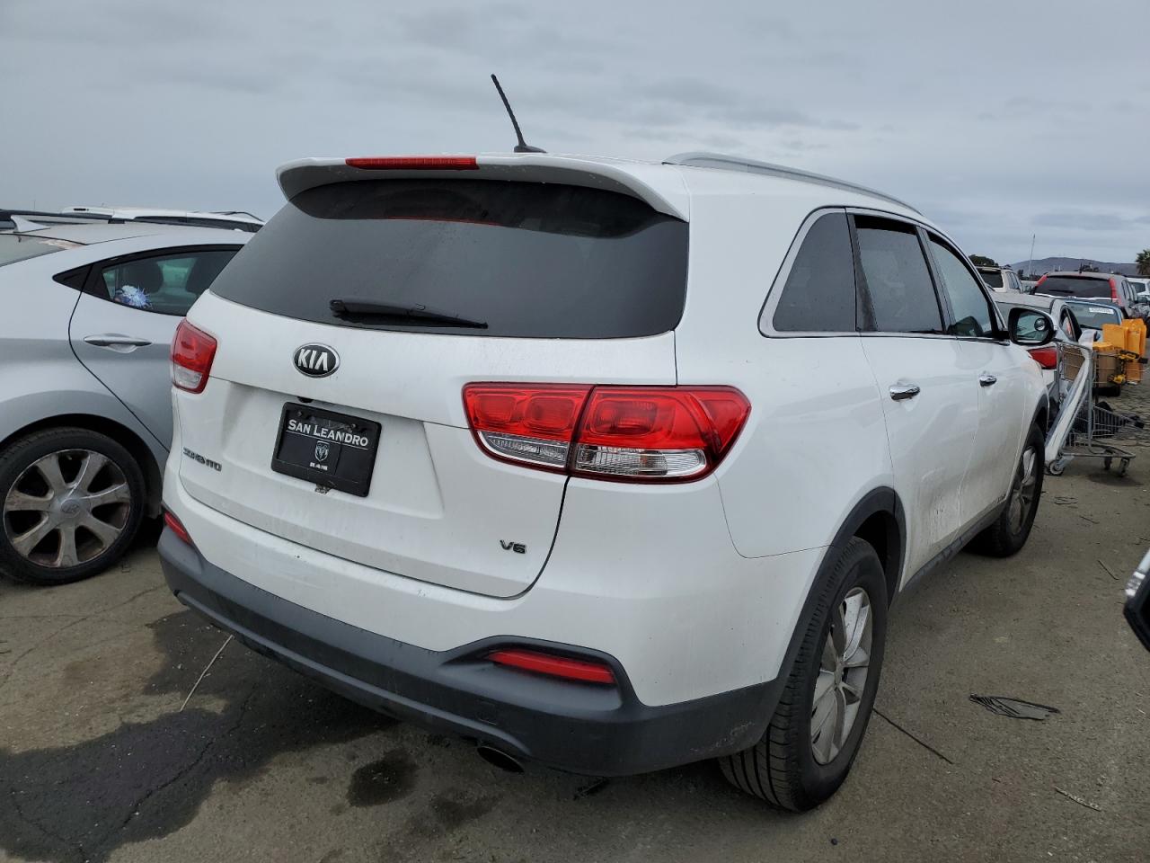 Image 3 of 2016 KIA SORENTO LX 2016 with VIN 5XYPGDA57GG135248