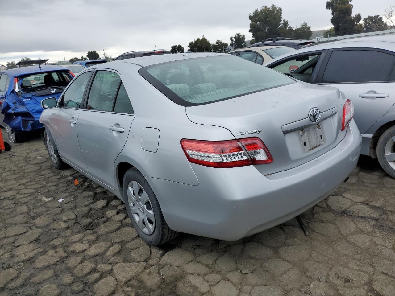 Obraz 2 z 2011 TOYOTA CAMRY BASE 2011 z VIN 4T1BF3EK2BU725948
