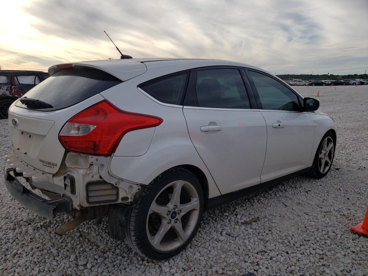 Image 3 of 2013 FORD FOCUS TITANIUM 2013 with VIN 1FADP3N22DL381322