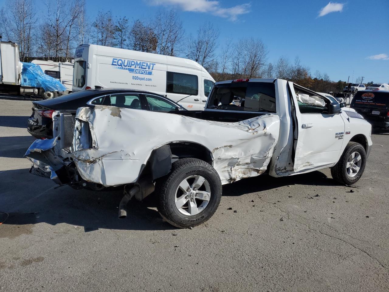 Image 3 of 2019 RAM 1500 CLASSIC SLT 2019 with VIN 3C6JR7ET6KG669949
