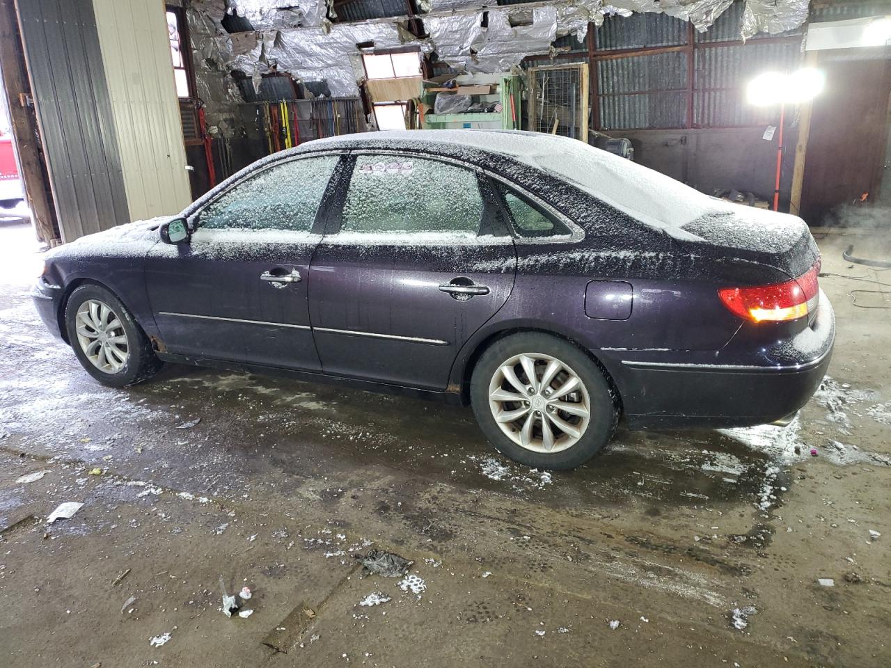 Image 2 of 2006 HYUNDAI AZERA SE 2006 with VIN KMHFC46F26A124757