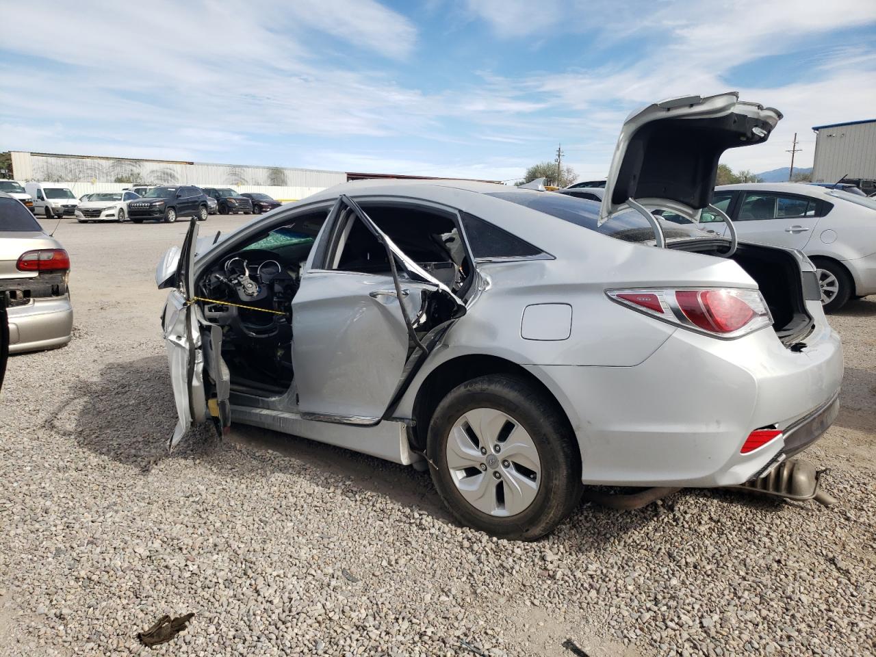 Image 2 of 2014 HYUNDAI SONATA HYBRID 2014 with VIN KMHEC4A48EA110460