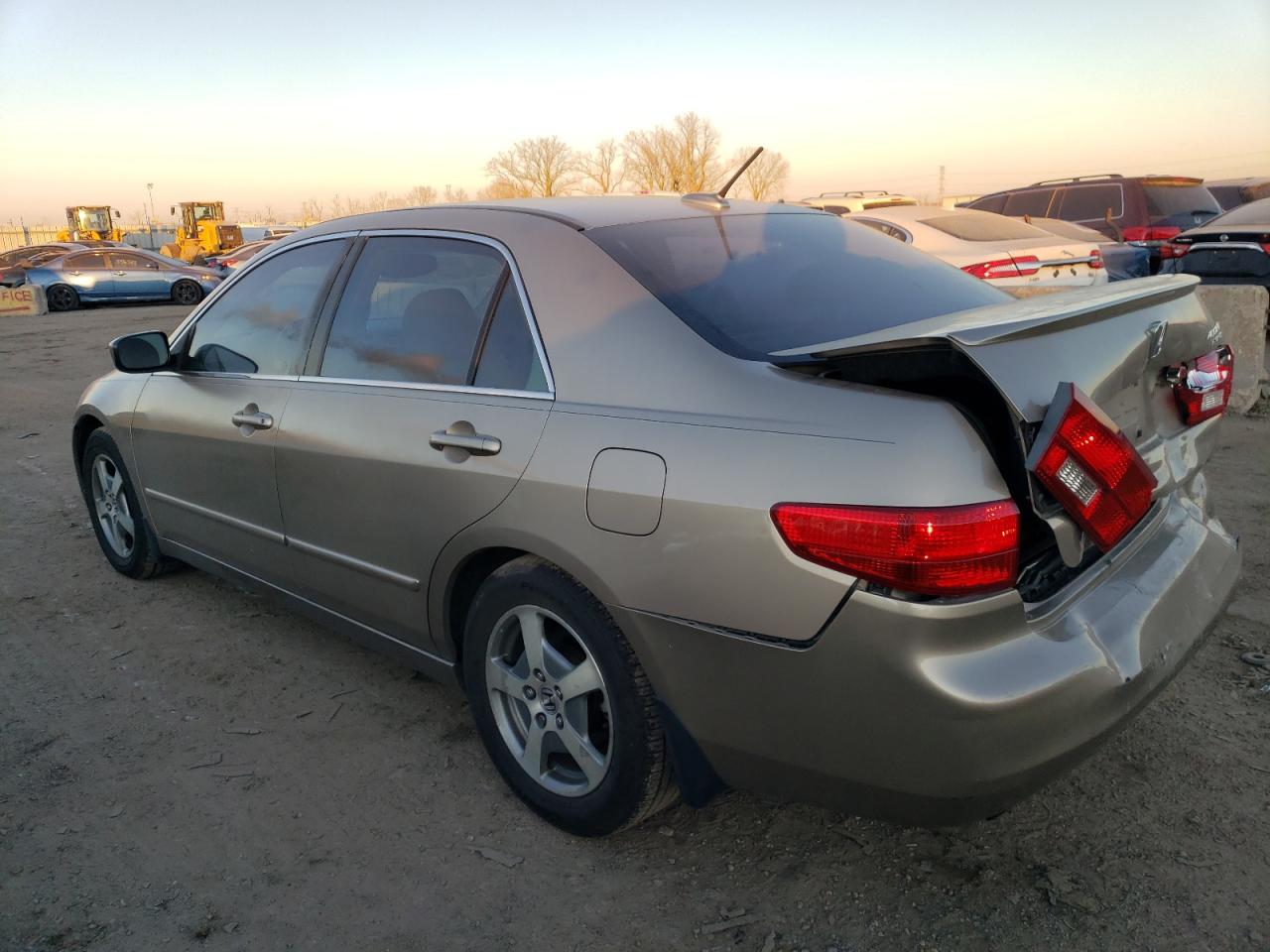 Image 2 of 2005 HONDA ACCORD HYBRID 2005 with VIN JHMCN36455C002051
