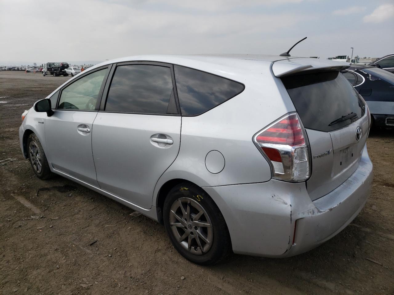 Image 2 of 2015 TOYOTA PRIUS V  2015 with VIN JTDZN3EU0FJ038594