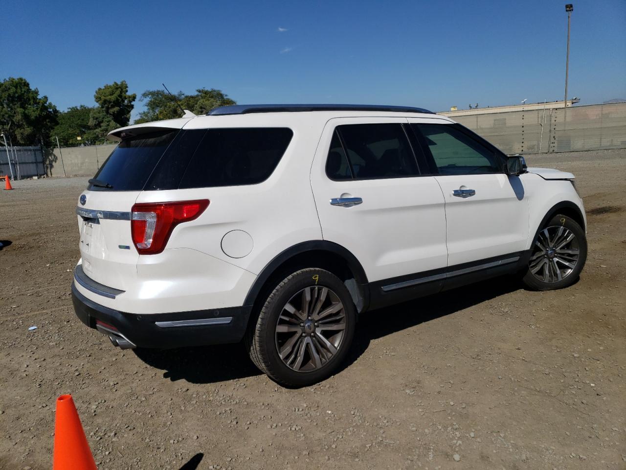 Image 3 of 2018 FORD EXPLORER PLATINUM 2018 with VIN 1FM5K8HT0JGA33808