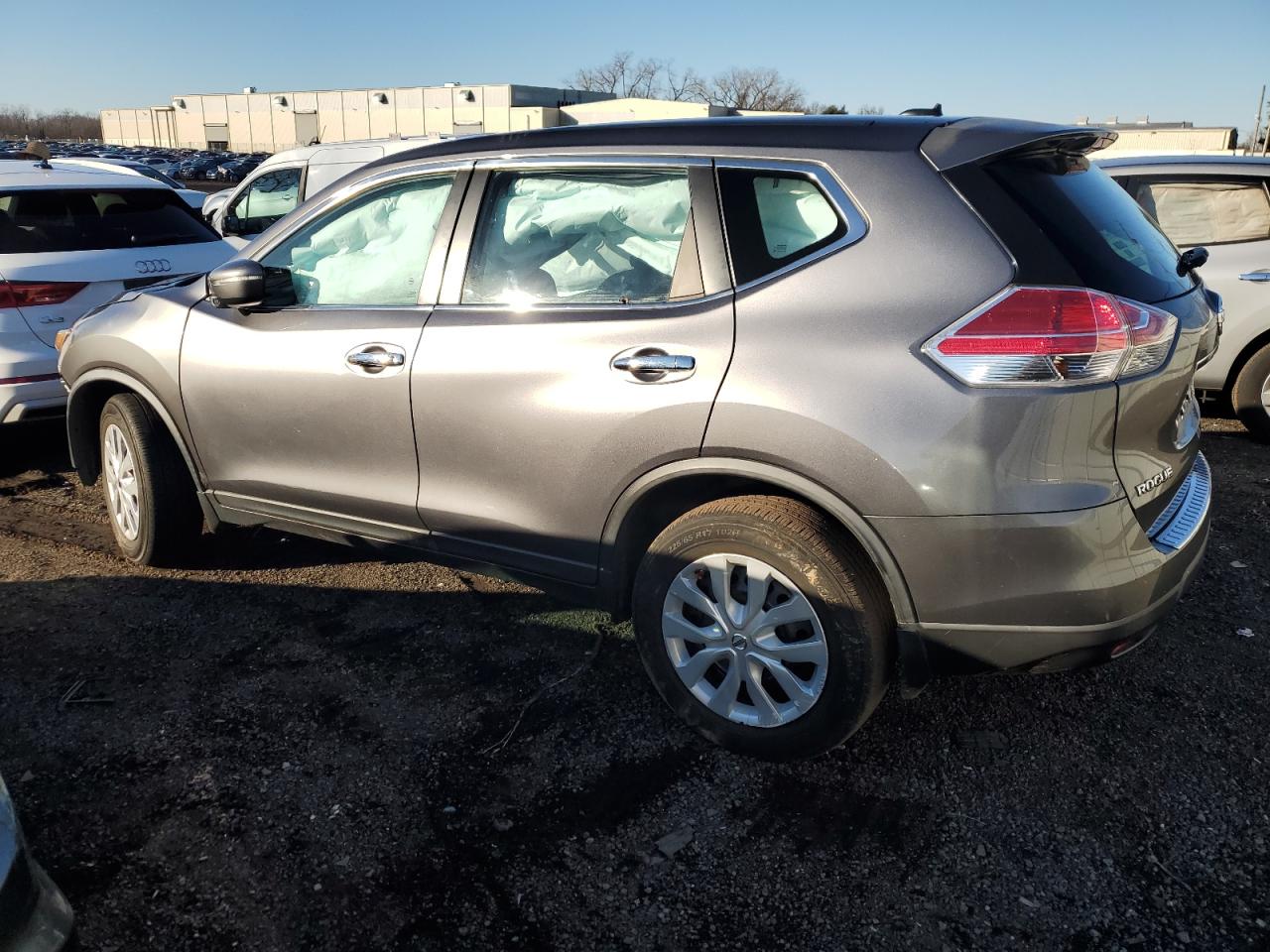 Изображение 2 2015 NISSAN ROGUE S 2015 с VIN KNMAT2MV9FP591054