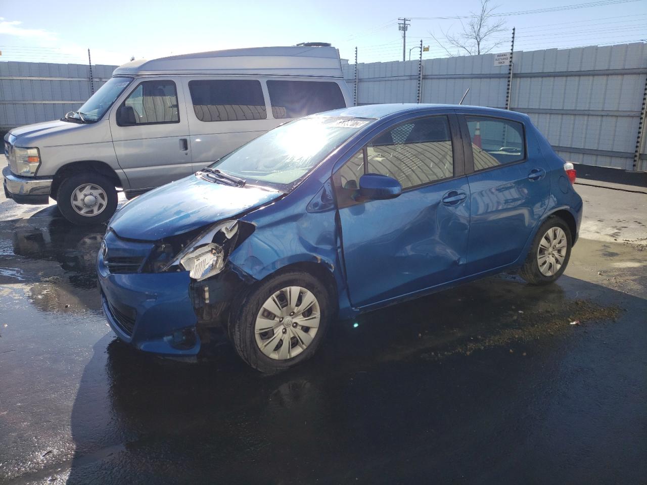 Изображение 1 2013 TOYOTA YARIS  2013 с VIN JTDKTUD32DD568728