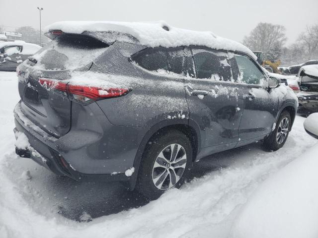 Obraz 3 z 2021 TOYOTA HIGHLANDER XLE 2021 z VIN 5TDGZRBHXMS557349