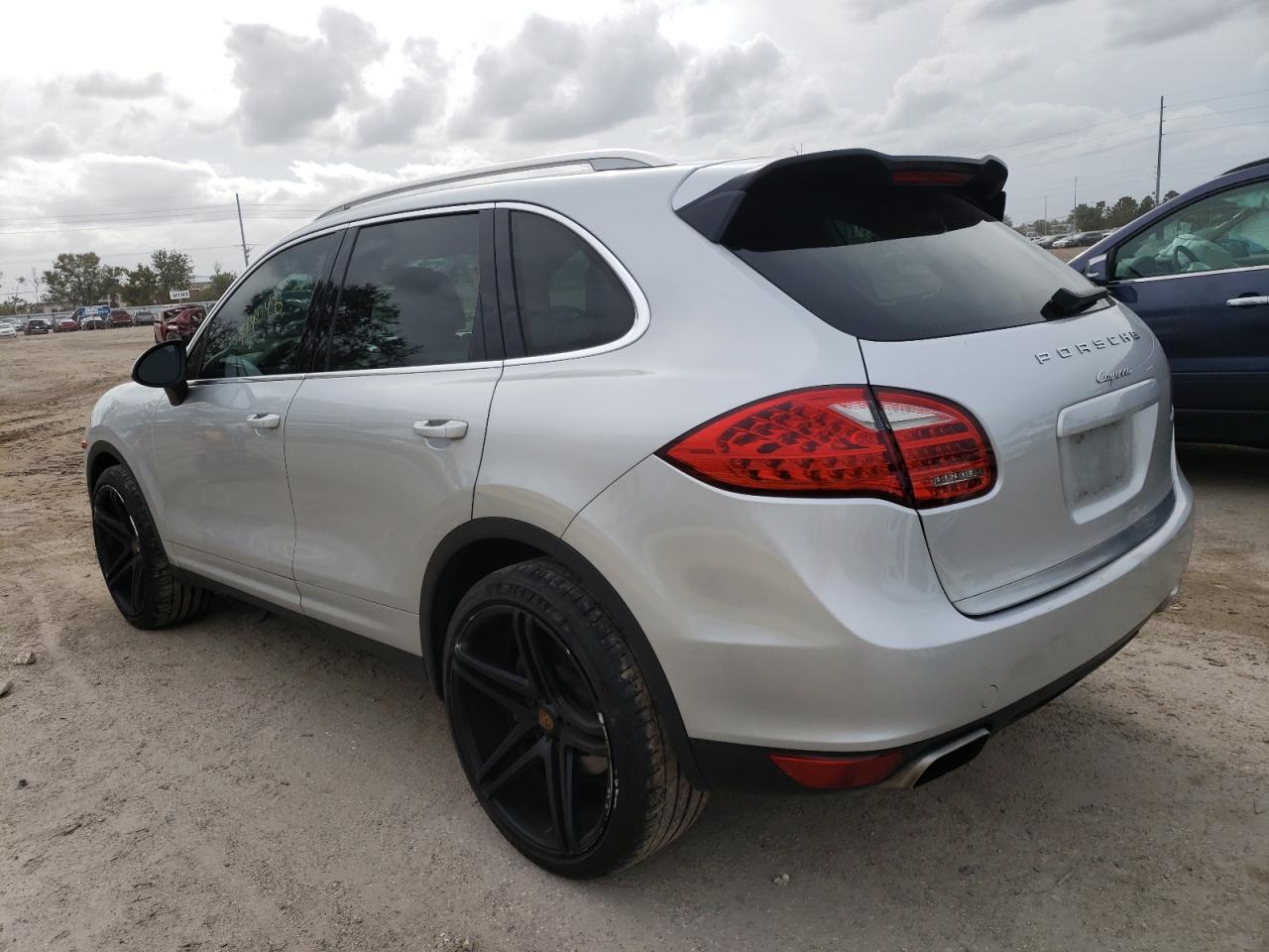 Obraz 2 z 2013 PORSCHE CAYENNE  2013 z VIN WP1AA2A2XDLA02970