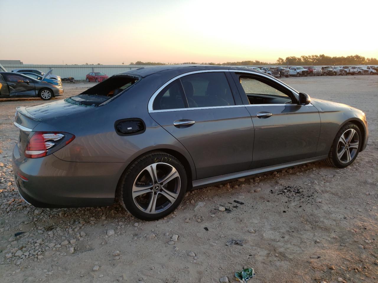 Изображение 3 2019 MERCEDES-BENZ E 300 2019 с VIN WDDZF4JB3KA634824