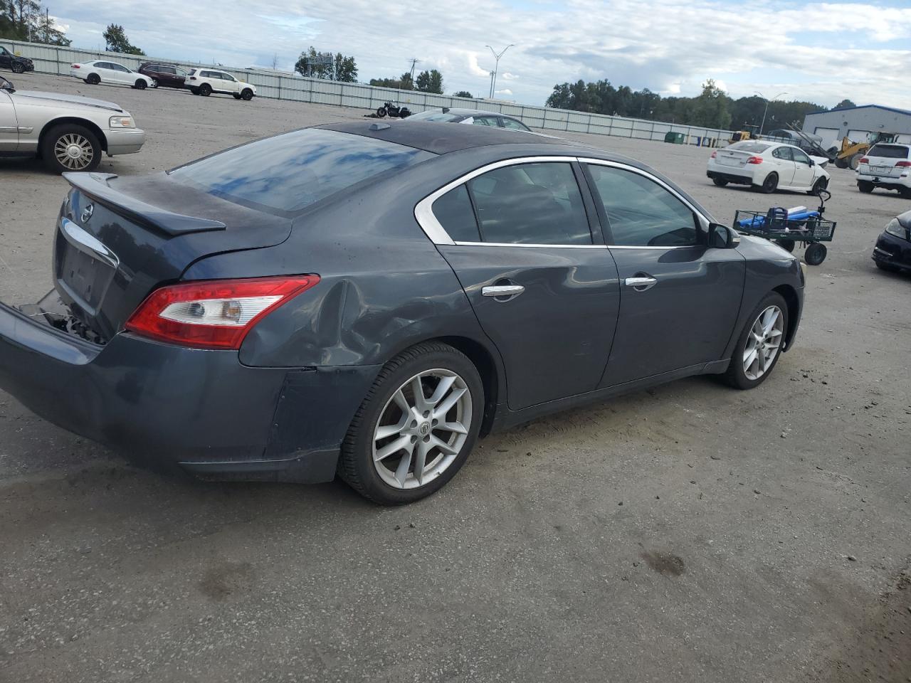 Image 3 of Nissan Maxima S 2010 with VIN 1N4AA5AP2AC859462