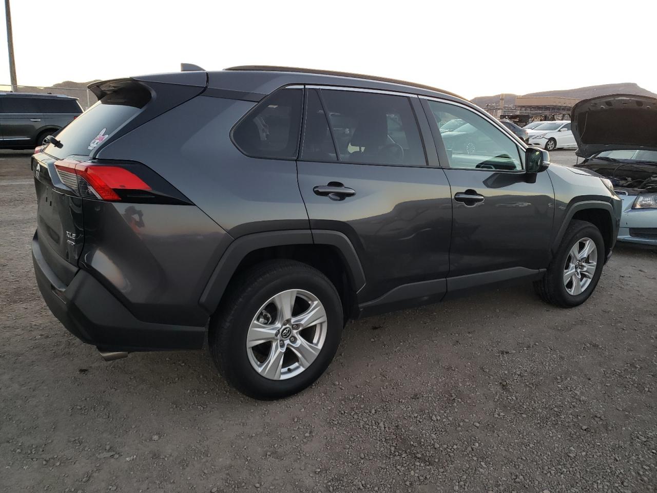 Изображение 3 2020 TOYOTA RAV4 XLE 2020 с VIN 2T3P1RFV8LC093452