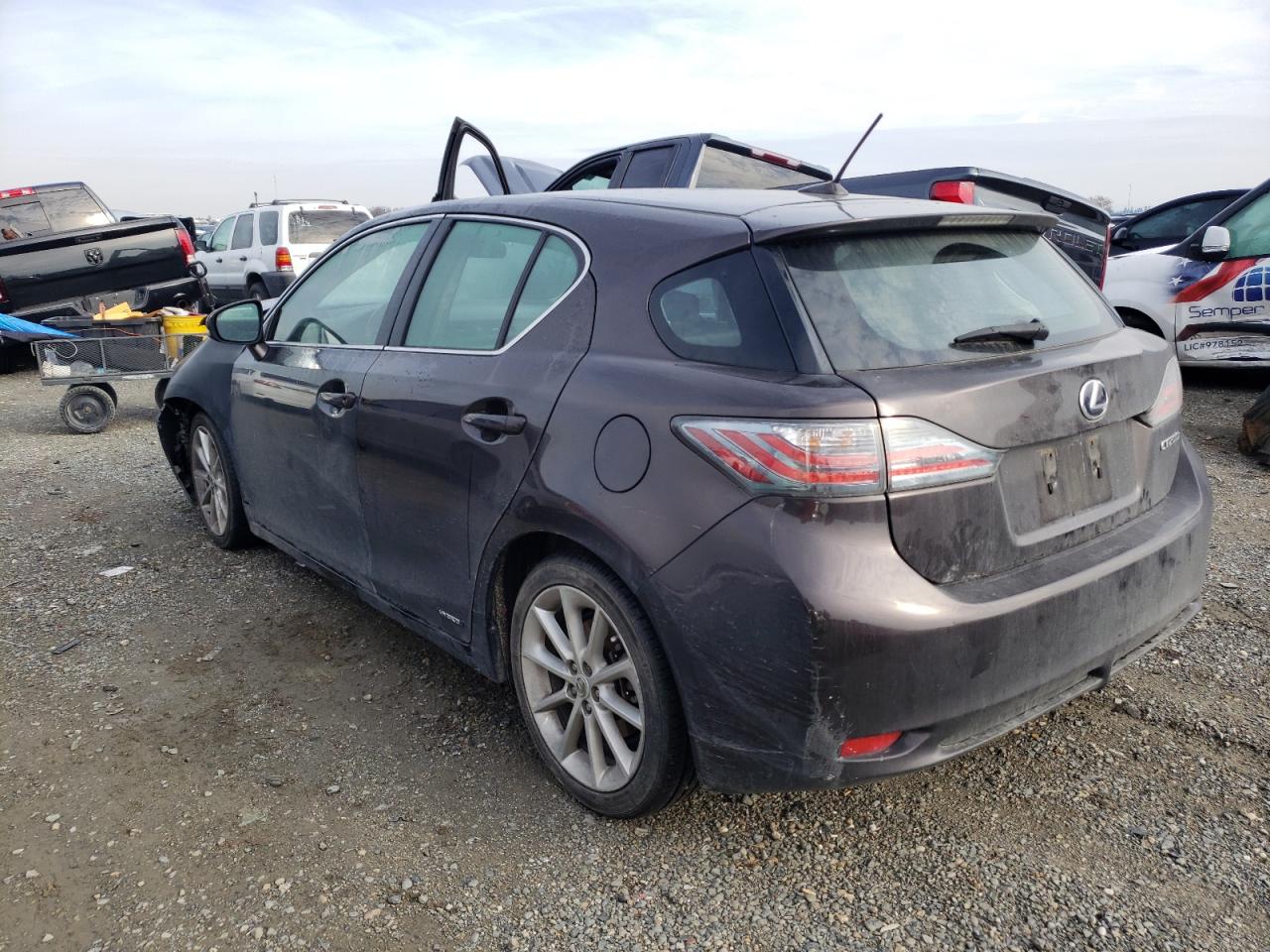 Изображение 2 2011 LEXUS CT 200 2011 с VIN JTHKD5BH5B2018657