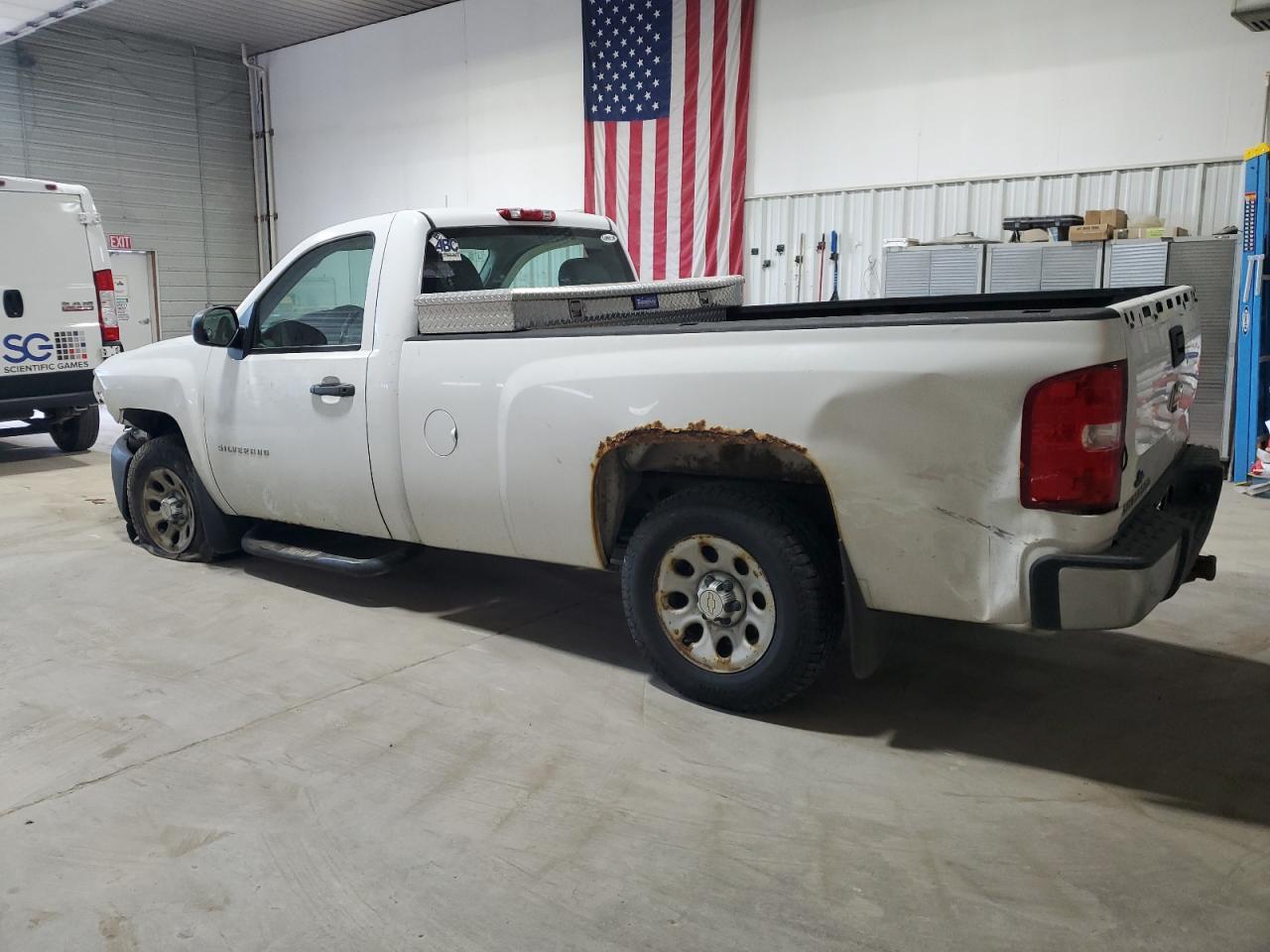 Изображение 2 2010 CHEVROLET SILVERADO C1500 2010 с VIN 1GCPCPEXXAZ160095