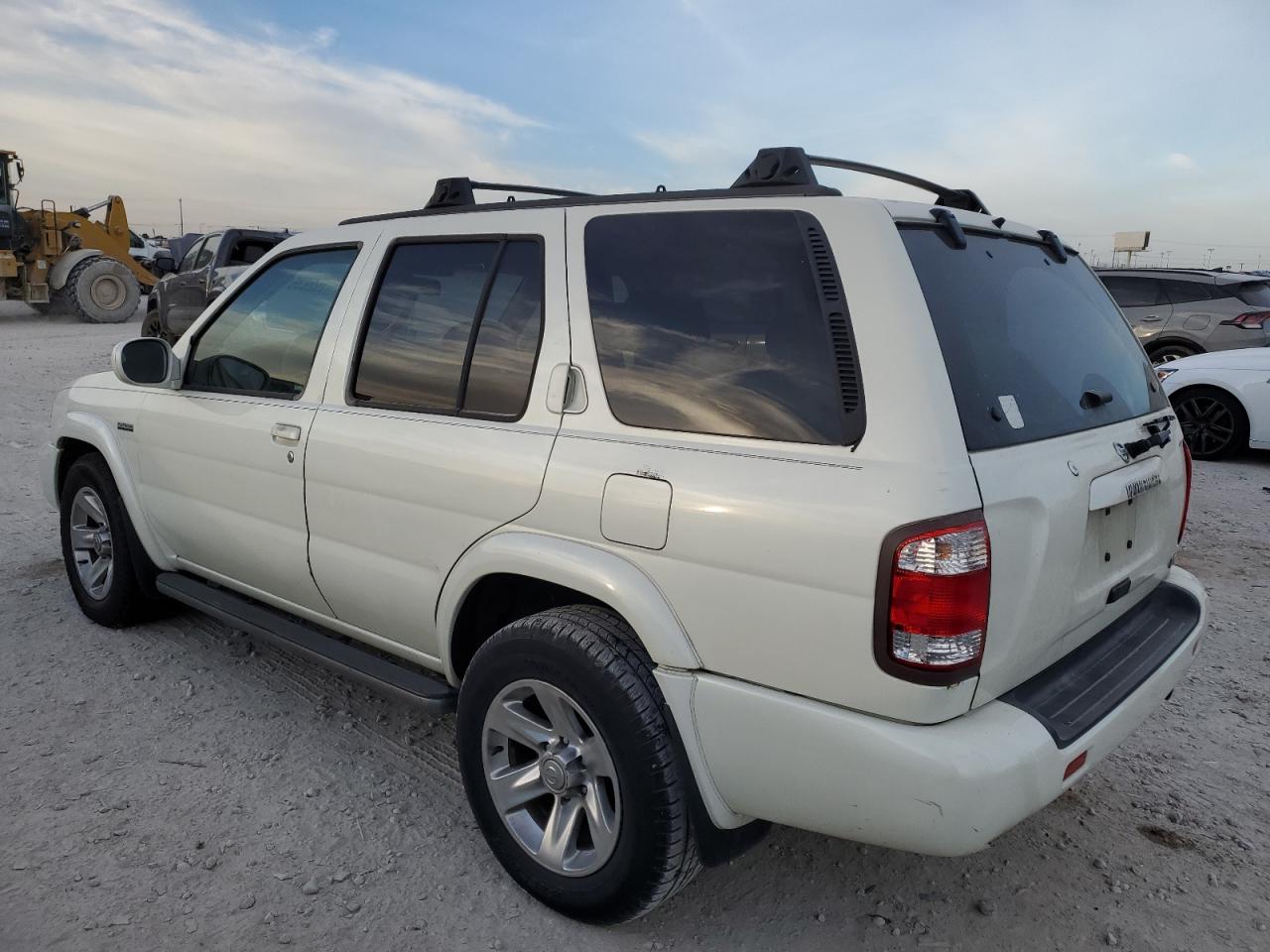 Image 2 of 2004 NISSAN PATHFINDER LE 2004 with VIN JN8DR09Y74W918156