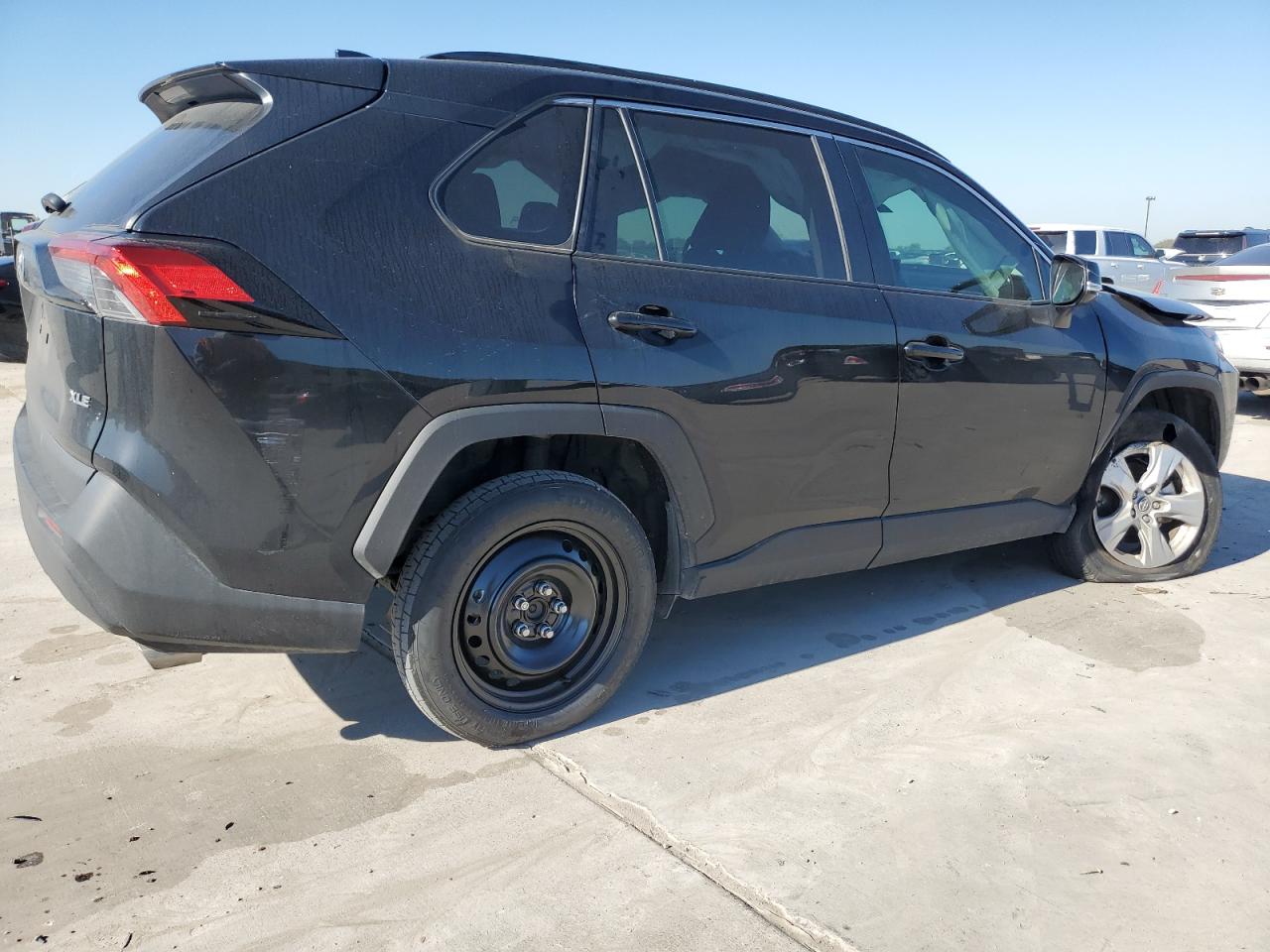 Image 3 of 2020 TOYOTA RAV4 XLE 2020 with VIN 2T3W1RFV4LC055387