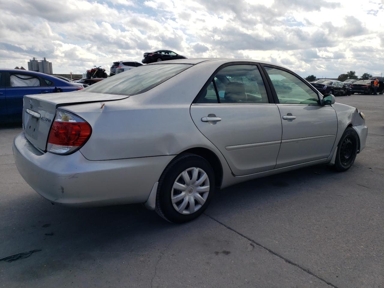 Image 3 of 2005 TOYOTA CAMRY LE 2005 with VIN 4T1BE32K55U085696