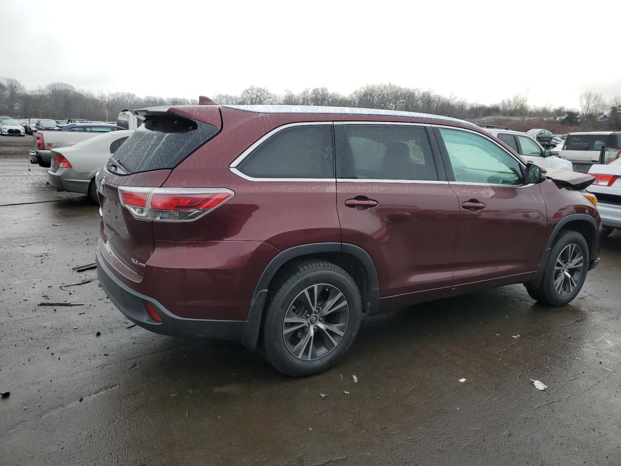 Image 3 of 2016 TOYOTA HIGHLANDER XLE 2016 with VIN 5TDJKRFHXGS314343