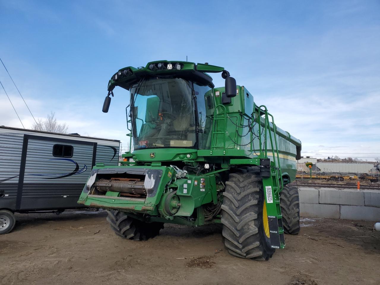 Image 2 of 2022 JOHN DEERE TRACTOR 2022 with VIN 1H0S770STN0820093