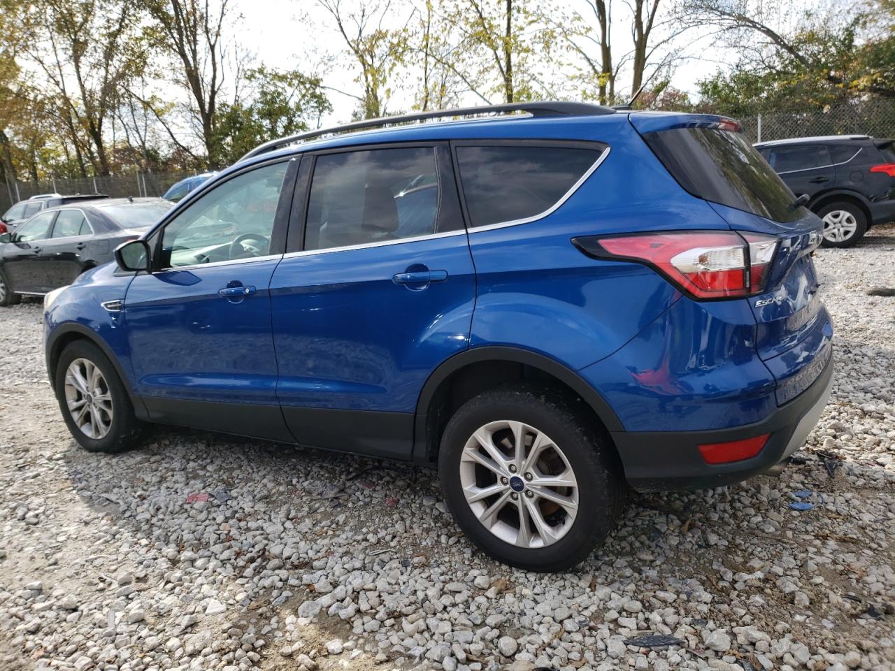 Image 2 of Ford Escape Se 2017 with VIN 1FMCU0GD3HUC39245