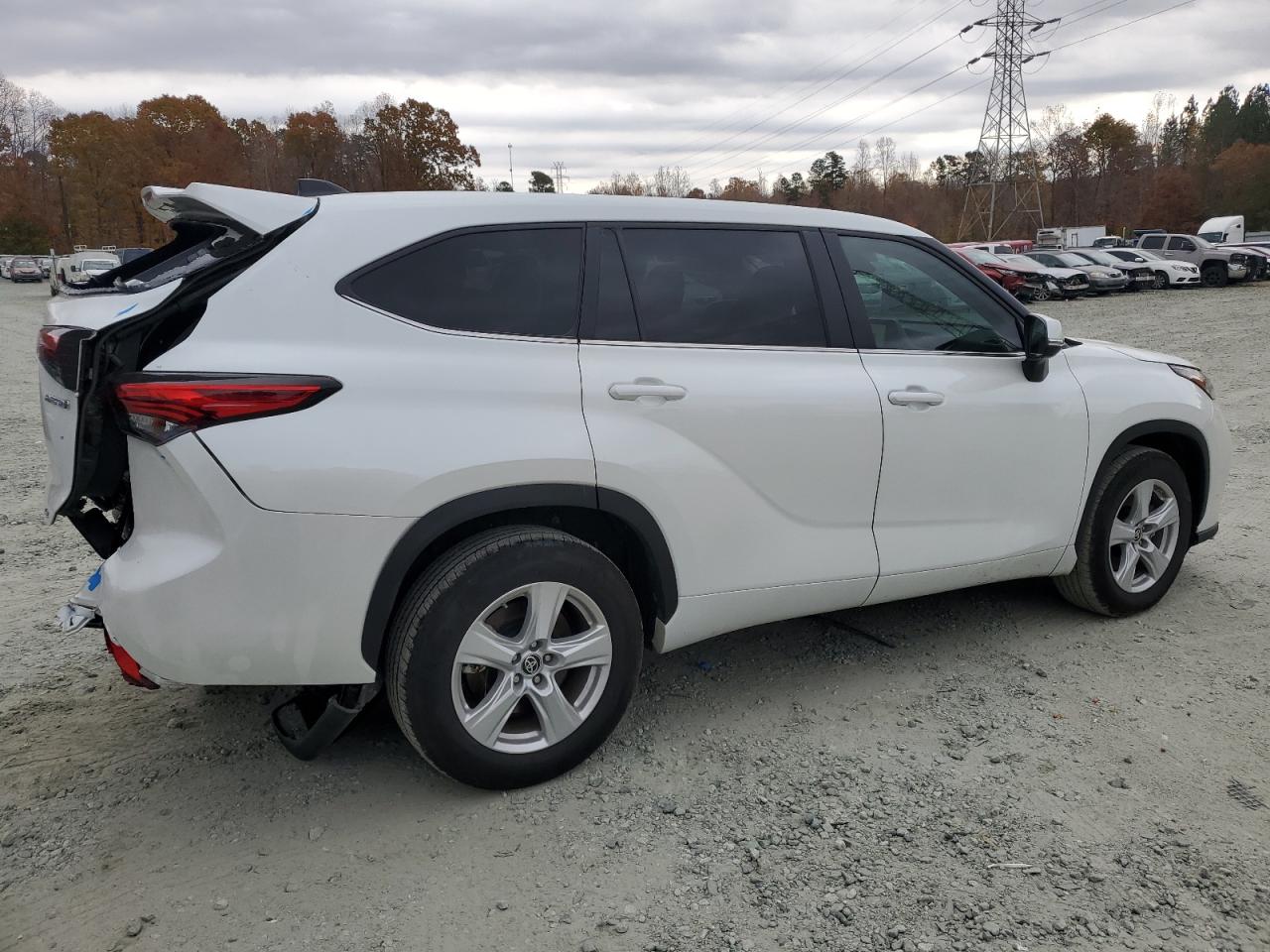 Obraz 3 z 2023 TOYOTA HIGHLANDER HYBRID LE 2023 z VIN 5TDZARAH4PS520674