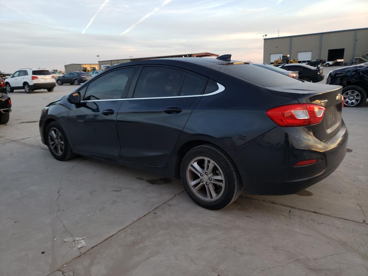 Obraz 2 z 2016 CHEVROLET CRUZE LT 2016 z VIN 1G1BE5SM2G7297290