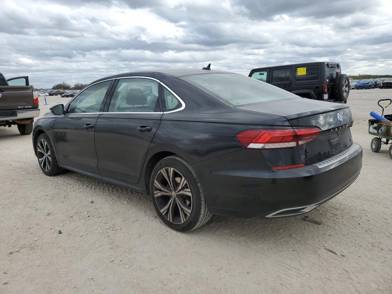 Image 2 of 2022 VOLKSWAGEN PASSAT SE 2022 with VIN 1VWSA7A39NC001092