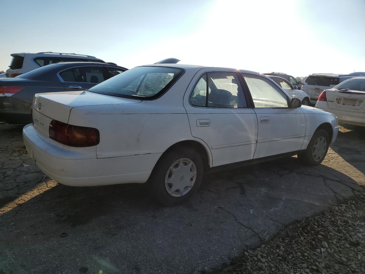 Obraz 3 z 1995 TOYOTA CAMRY DX 1995 z VIN 4T1SK11E5SU617713
