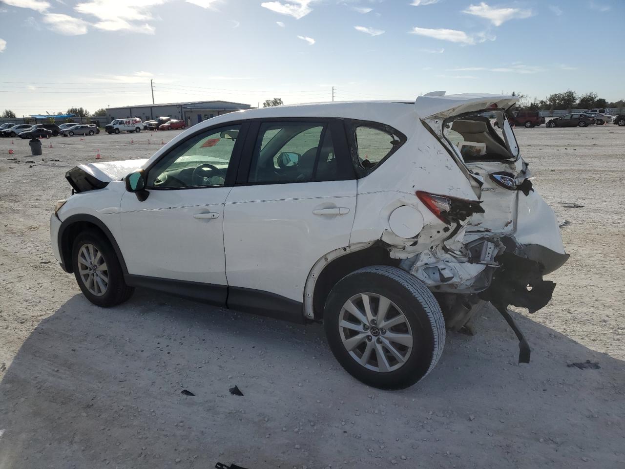 Obraz 2 z 2015 MAZDA CX-5 SPORT 2015 z VIN JM3KE2BE3F0506744