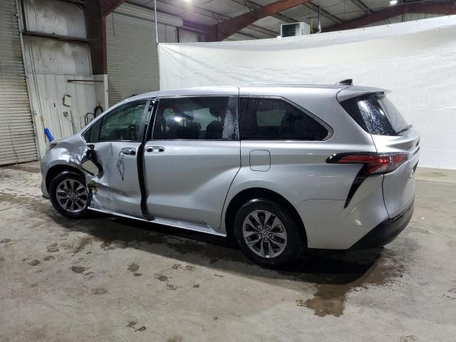 Image 2 of 2022 TOYOTA SIENNA XLE 2022 with VIN 5TDYRKEC6NS129968