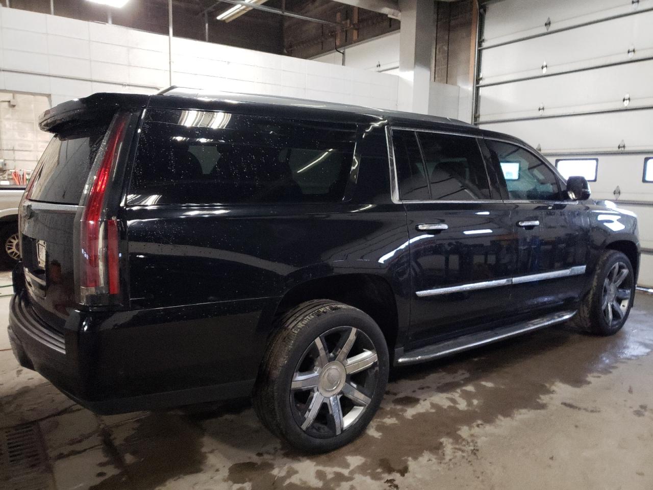 Image 3 of 2017 CADILLAC ESCALADE ESV LUXURY 2017 with VIN 1GYS3HKJ9HR119056