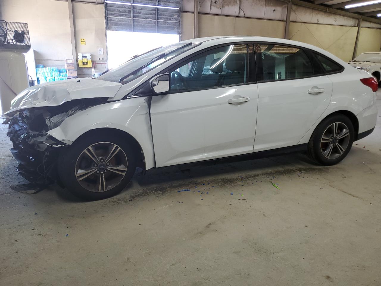 Image 1 of 2018 FORD FOCUS SE 2018 with VIN 1FADP3FE2JL266661
