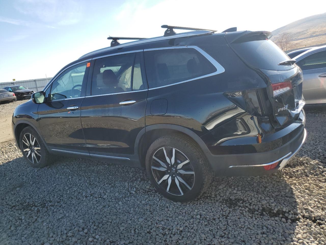 Image 2 of 2019 HONDA PILOT ELITE 2019 with VIN 5FNYF6H04KB015906