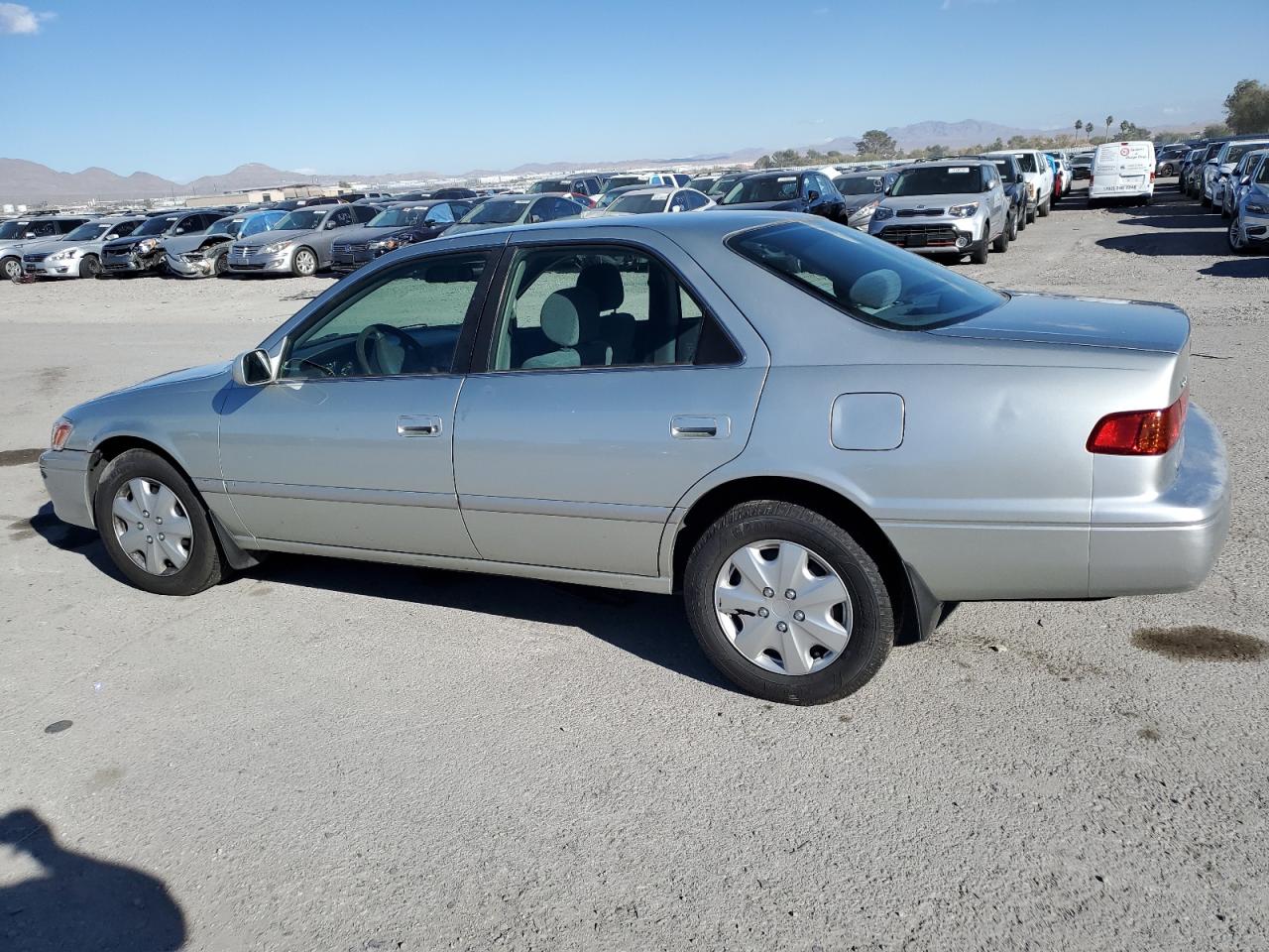 Изображение 2 2000 TOYOTA CAMRY CE 2000 с VIN JT2BG22K3Y0457999