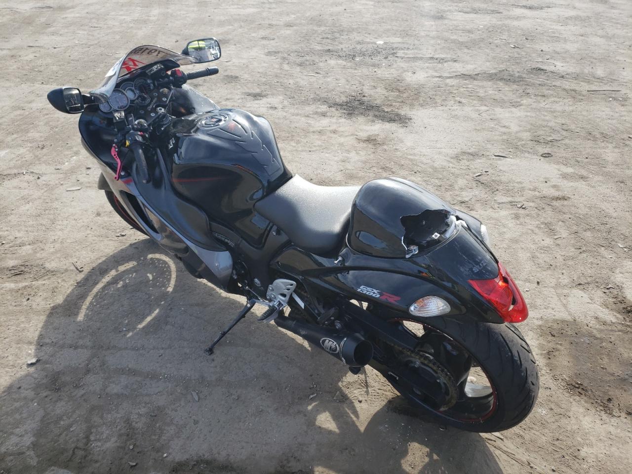 Image 3 of 2016 SUZUKI GSX1300 RA 2016 with VIN JS1GX72B9G2100530