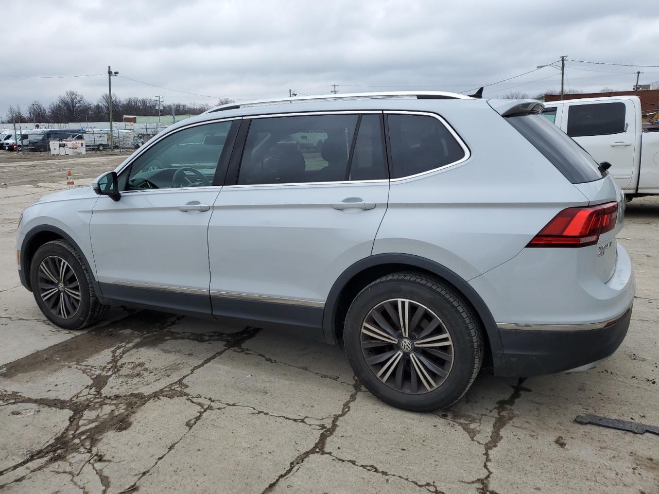 Изображение 2 2018 VOLKSWAGEN TIGUAN SE 2018 с VIN 3VV3B7AXXJM077048