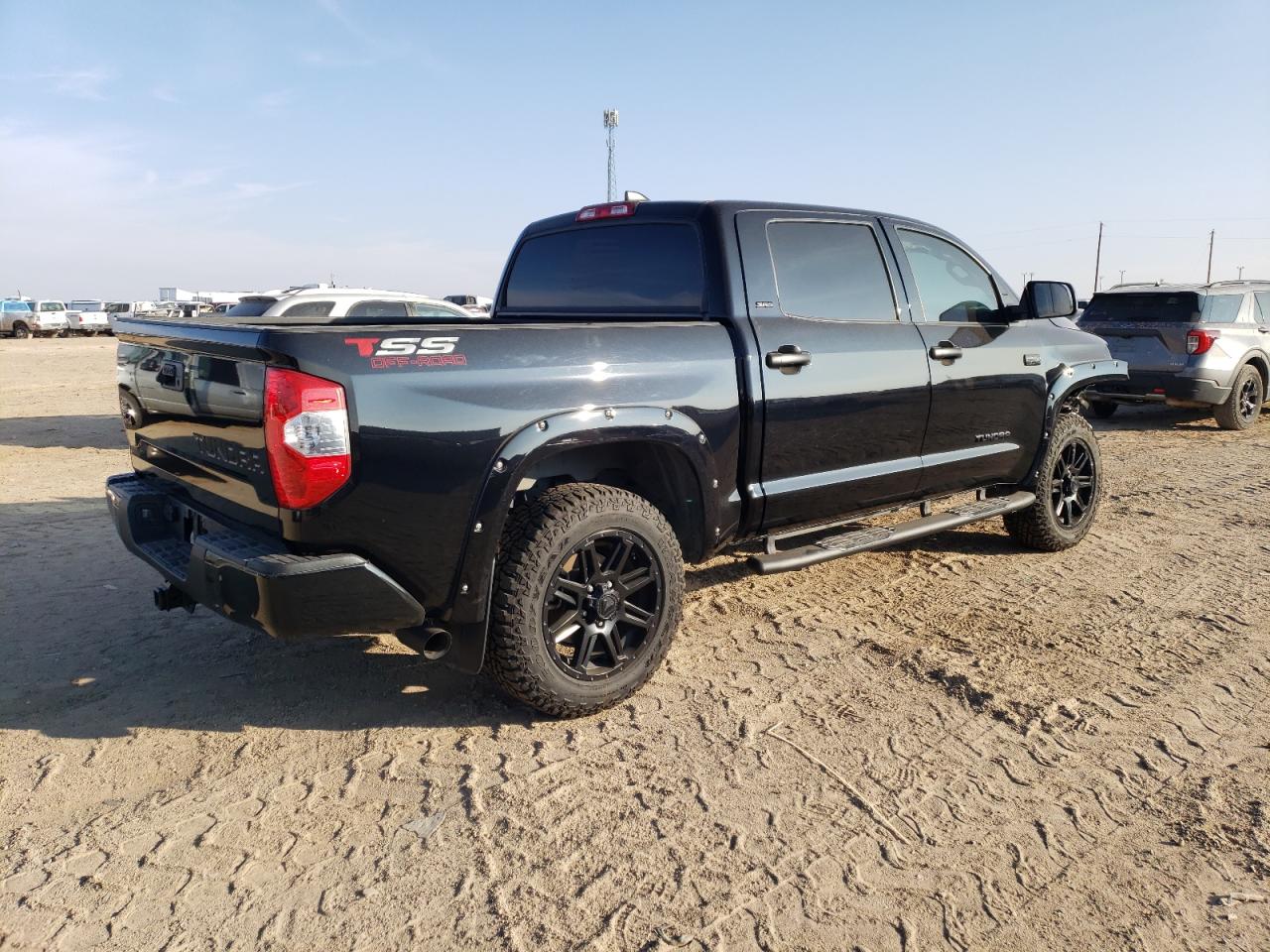 Obraz 3 z 2020 TOYOTA TUNDRA CREWMAX SR5 2020 z VIN 5TFDY5F16LX877322