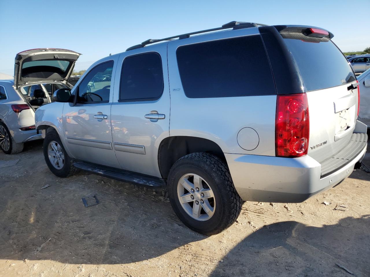 Image 2 of 2014 GMC YUKON SLT 2014 with VIN 1GKS2CE08ER143086