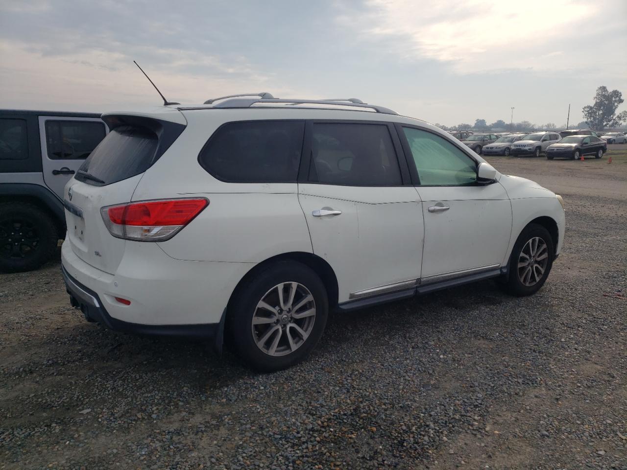 Image 3 of 2014 NISSAN PATHFINDER S 2014 with VIN 5N1AR2MN5EC725168