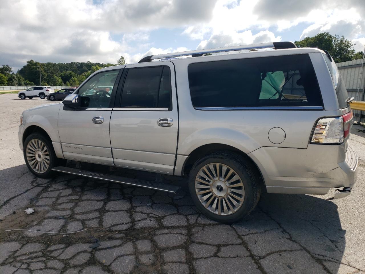 Image 2 of 2015 LINCOLN NAVIGATOR L 2015 with VIN 5LMJJ3JT0FEJ06819
