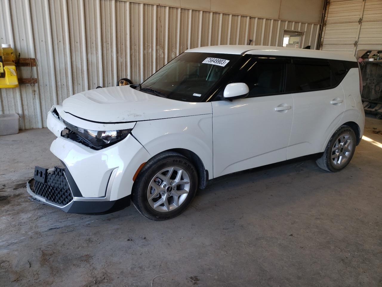 Изображение 1 2023 KIA SOUL LX 2023 с VIN KNDJ23AU8P7889858
