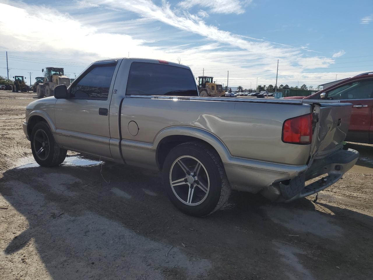 Изображение 2 1998 GMC SONOMA  1998 с VIN 1GTCS1446W8531336