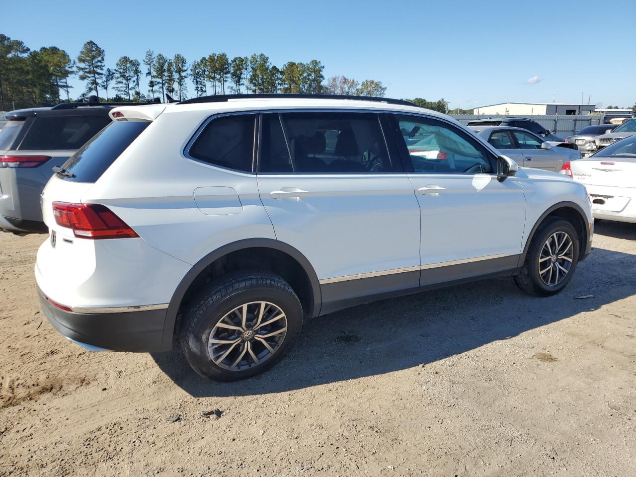 Изображение 3 2020 VOLKSWAGEN TIGUAN SE 2020 с VIN 3VV2B7AX4LM082387