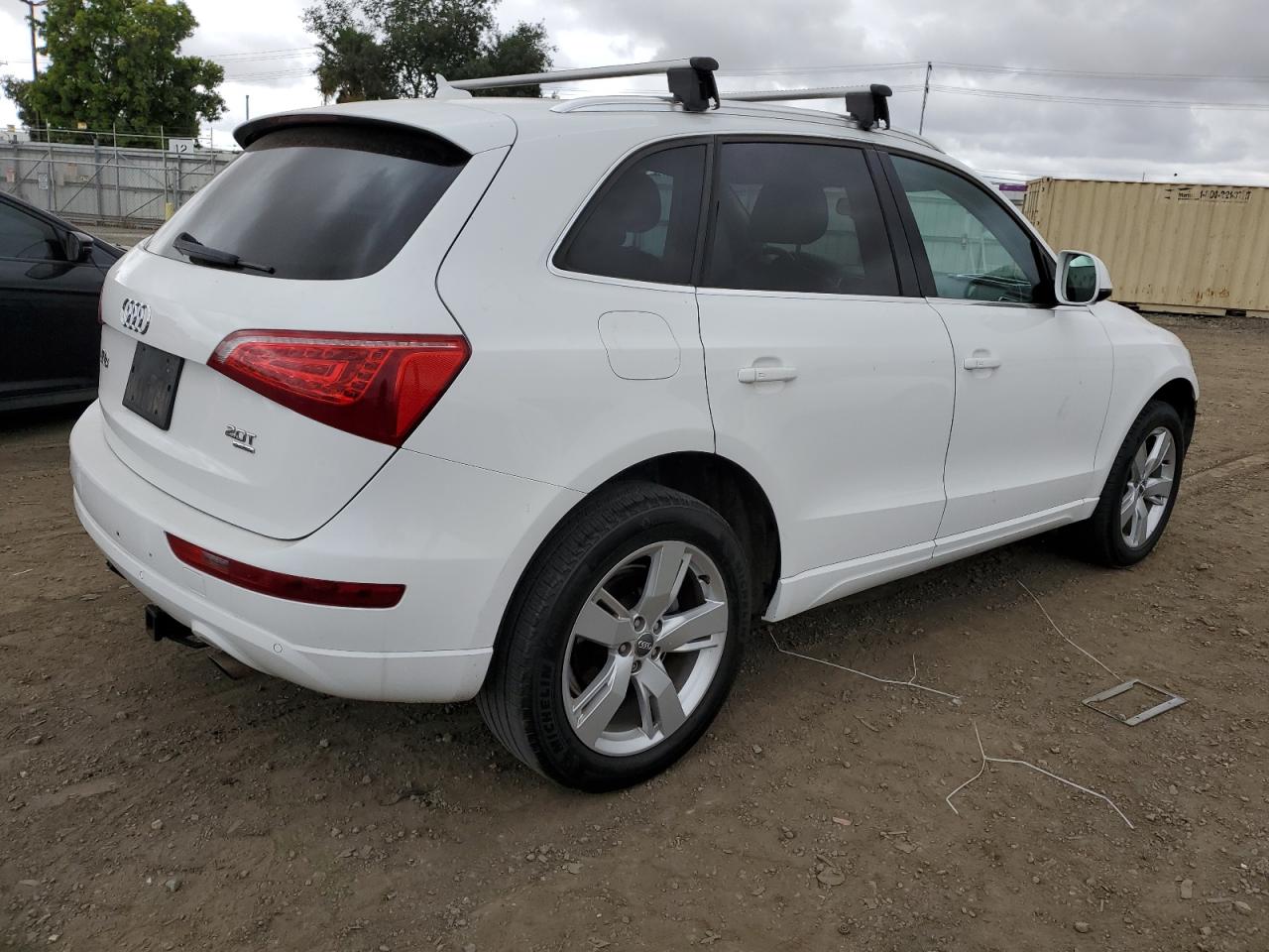 Image 3 of 2011 AUDI Q5 PREMIUM PLUS 2011 with VIN WA1LFAFP1BA080342